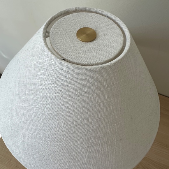 White/ Cream minimalist Table Lamp by Audo Copenhagen - Picture 4 of 7